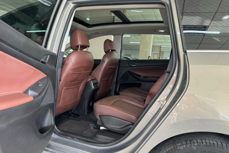 别克GL6 2018款 18T 6座尊贵型中控内饰7008