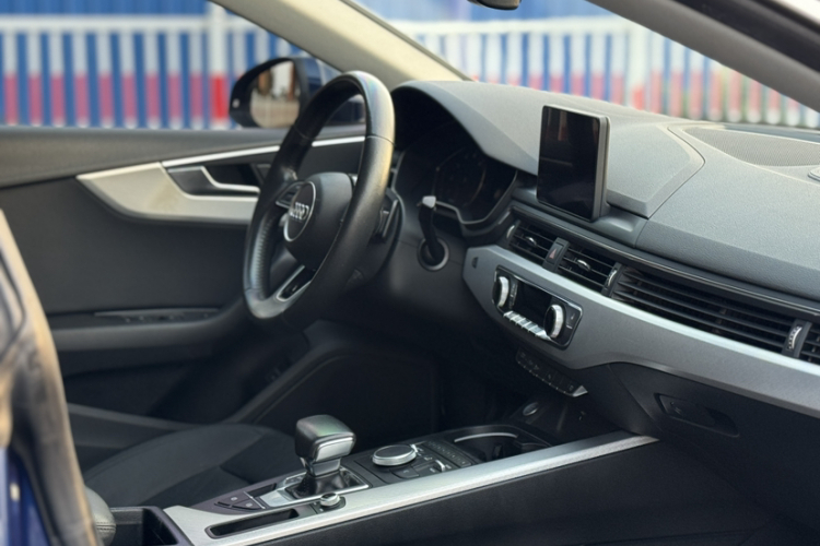 奥迪A5 2017款 Sportback 40 TFSI 时尚型中控内饰7001