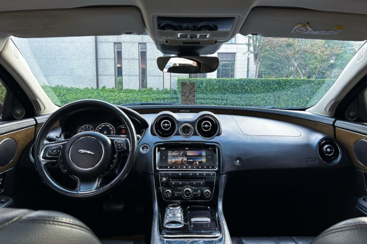 捷豹XJ 2018款 XJL 3.0 SC 两驱典雅商务版中控内饰7003