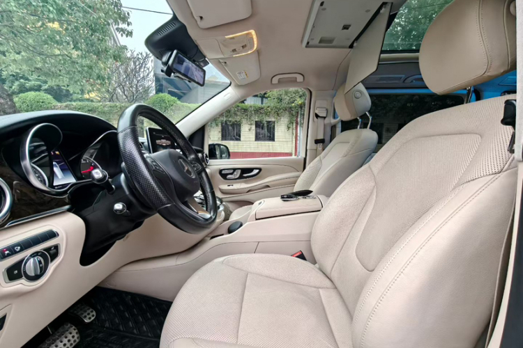 奔驰V级 2018款 V 260 L 尊贵加长版 国VI中控内饰7004