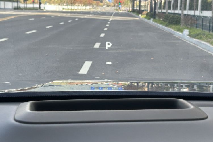 理想汽车 理想L8 2023款 Pro中控内饰7012