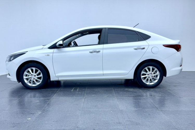 现代 悦纳 2016款 1.4L 自动炫酷版GLS车身外观6002