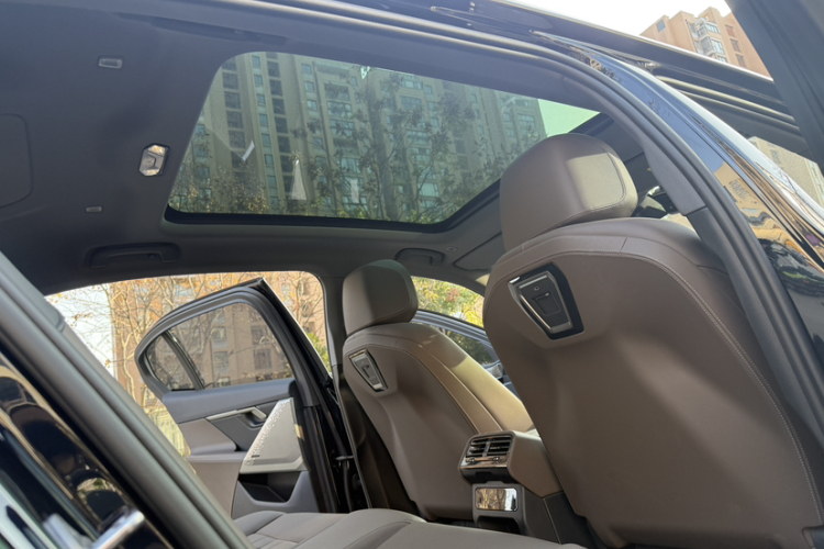 宝马5系 2024款 525Li 豪华套装中控内饰7006