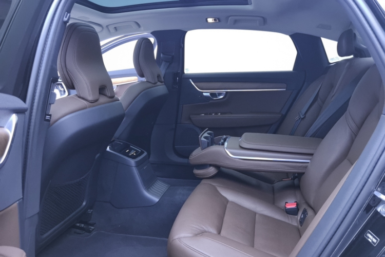 沃尔沃S90新能源 2020款 T8 E驱混动 智逸豪华版中控内饰7011