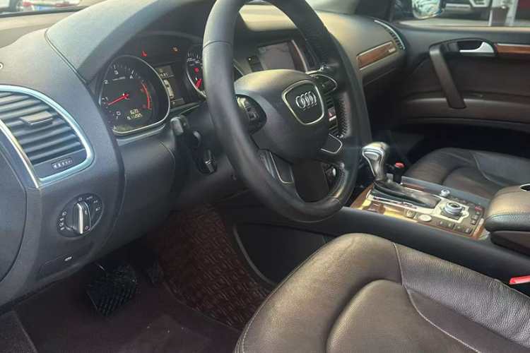 奥迪Q7 2014款 35 TDI 运动型中控内饰7001