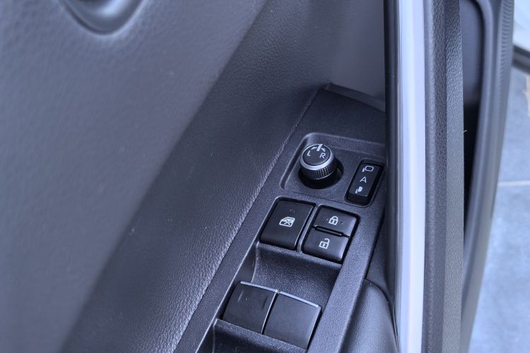 丰田 锋兰达 2022款 2.0L CVT豪华PLUS版中控内饰7010