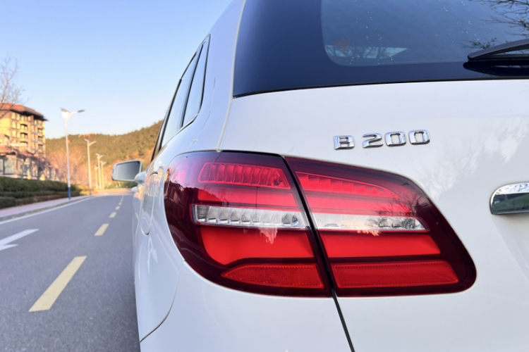 奔驰B级 2015款 B 200 时尚型局部细节9007