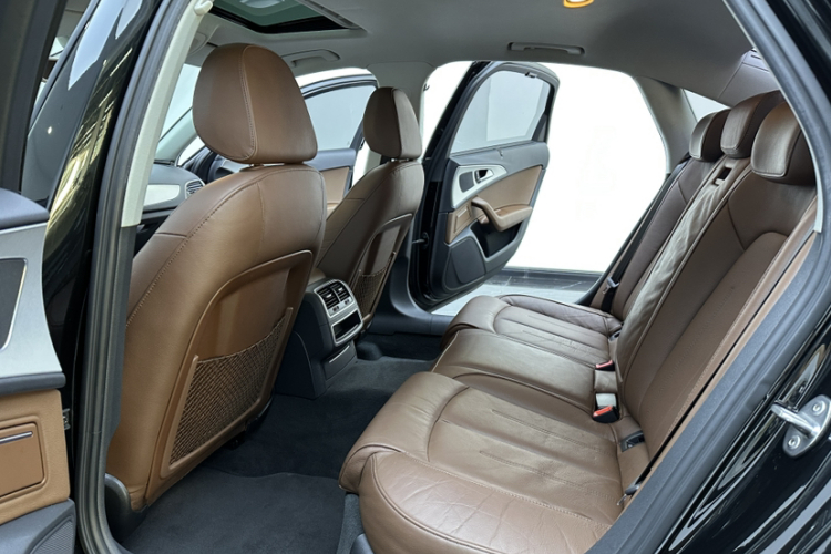 奥迪A6L 2018款 30周年年型 35 TFSI 时尚型中控内饰7001