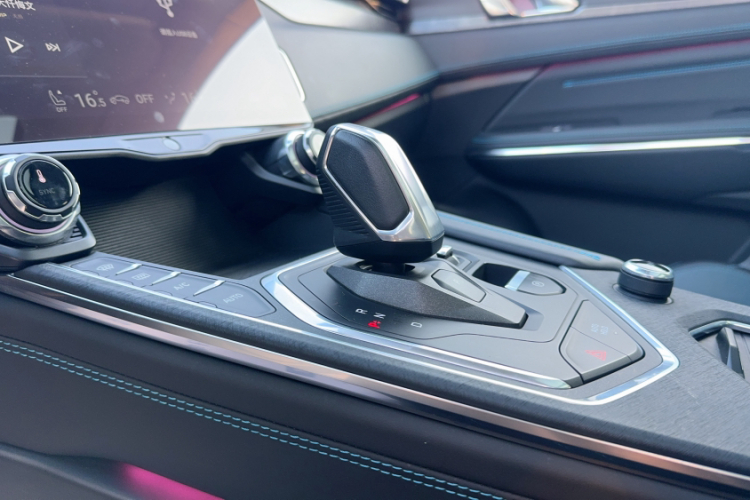 领克05 2020款 2.0TD 两驱耀Halo中控内饰7001