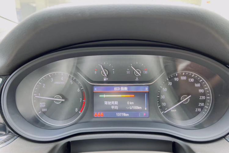 别克 君威 2024款 25T 超享版中控内饰15