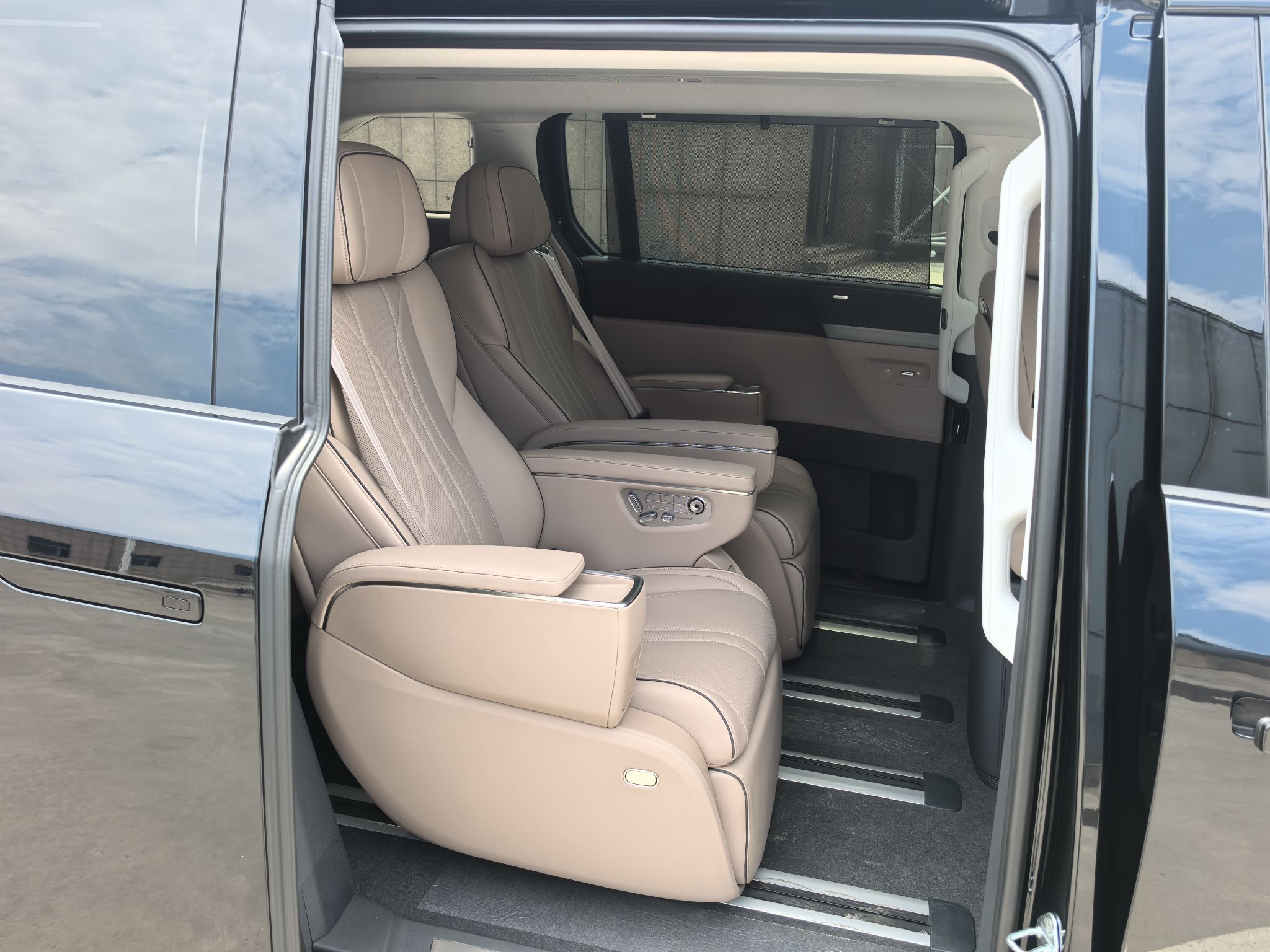 小鹏X9 2025款 650长续航 Max