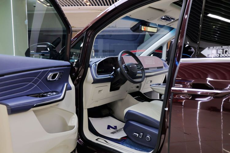 上汽大通MAXUS 大通G90 2022款 2.0T 星际七座版中控内饰7001