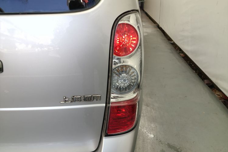 别克GL8 2014款 2.4L 经典版车身外观6011