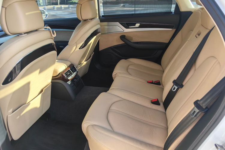 奥迪A8 2013款 A8L 45 TFSI quattro舒适型中控内饰7006