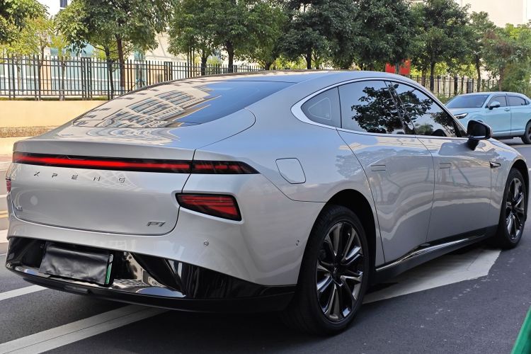 小鹏P7 2022款 670N+车身外观6006