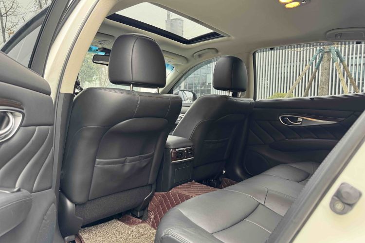 英菲尼迪Q70 2019款 Q70L 2.0T 精英版 PLUS中控内饰7003