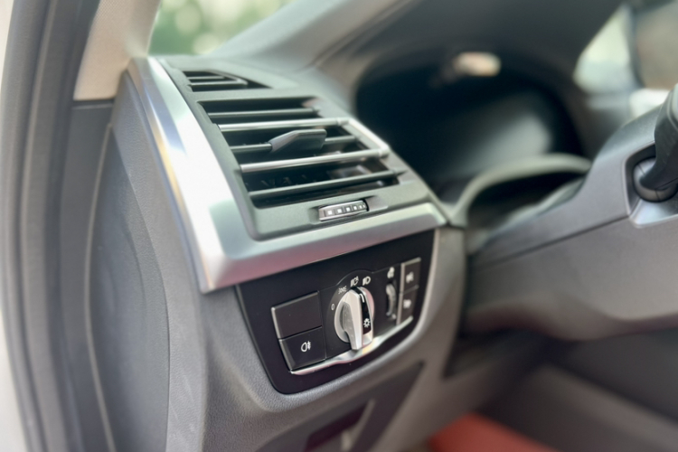 宝马iX3 2023款 创领型中控内饰7012