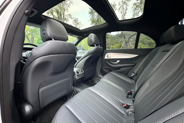 奔驰E级(进口) 2020款 改款 E 260 运动版中控内饰7004