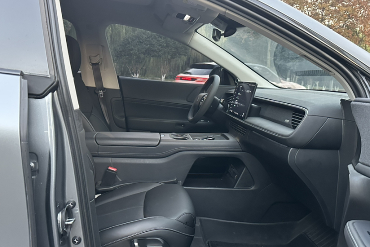 小鹏G6 2023款 755 超长续航 Pro中控内饰7008