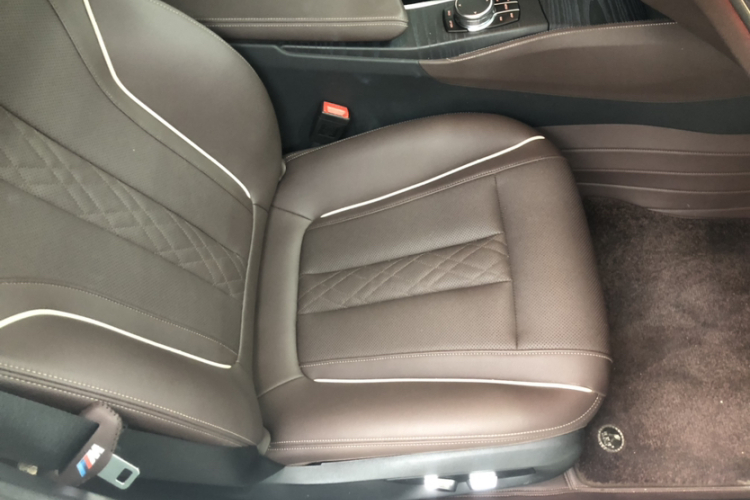 宝马5系 2023款 改款 530Li 领先型 M运动套装中控内饰7009