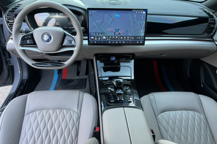 比亚迪 汉 2025款 DM-i 125KM精英型中控内饰7002