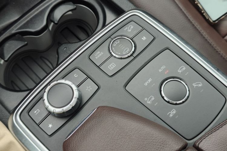 奔驰M级 2012款 ML 350 豪华型局部细节9001