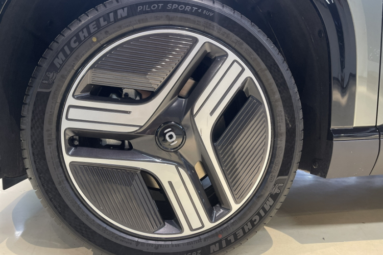 长安启源E07 2025款 增程 两驱 39kWh Max智驾版车身外观6006