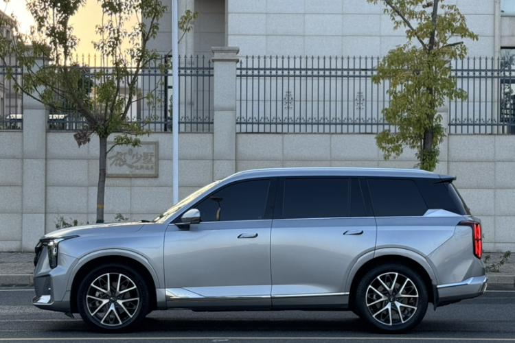 广汽传祺 传祺GS8 2022款 双擎系列 2.0TM 两驱尊贵版 （七座）车身外观6004