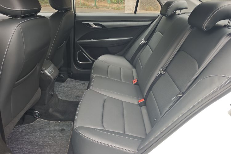 吉利汽车 帝豪 2021款 UP 1.5L 手动舒适型中控内饰7003