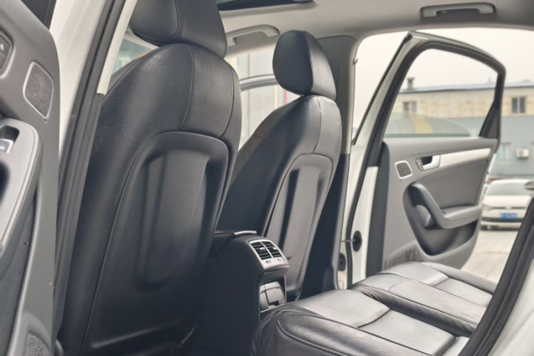 奥迪A4L 2013款 35 TFSI 自动标准型中控内饰7005