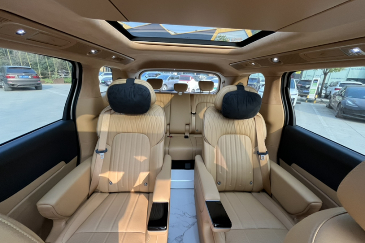 岚图汽车 岚图梦想家 2025款 PHEV 四驱旗舰乾崑版中控内饰7009