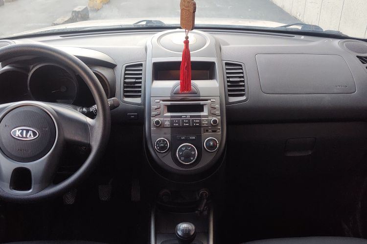 起亚 秀尔 2013款 1.6L MT GL中控内饰7004