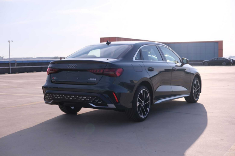 奥迪A3 2025款 A3L Limousine 35TFSI 飞驰尊享型车身外观6007