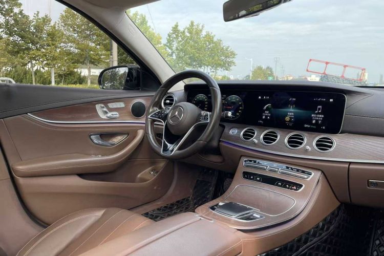 奔驰E级新能源 2021款 E 350 e L 插电式混合动力轿车中控内饰7002