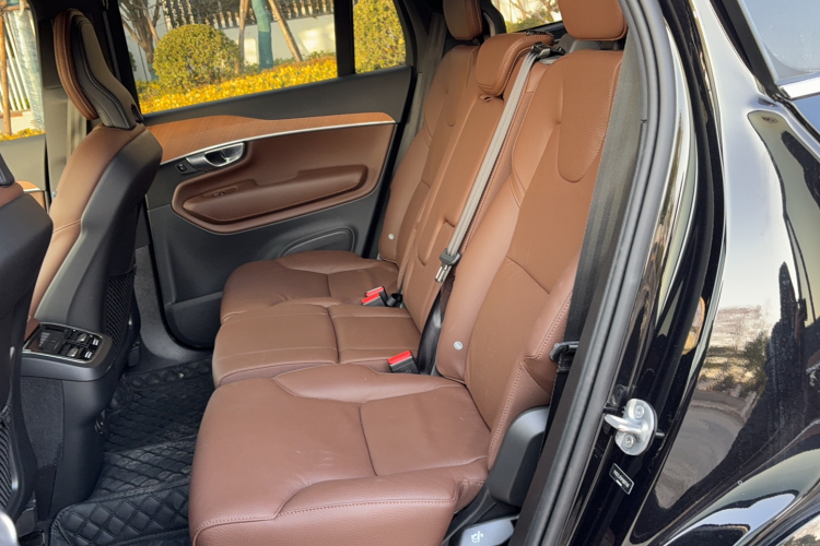 沃尔沃XC90 2023款 B5 智行豪华版 7座中控内饰7003
