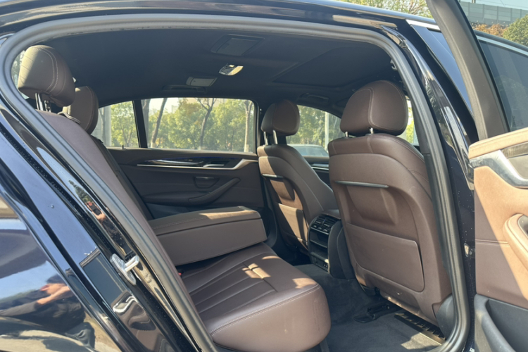 宝马5系 2020款 525Li M运动套装中控内饰7012