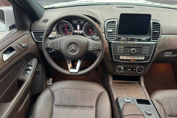 奔驰GLE 2017款 GLE 320 4MATIC 动感型中控内饰7010