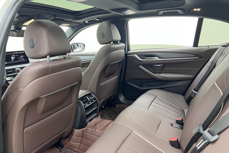 宝马5系 2022款 改款 530Li 领先型 M运动套装中控内饰7002