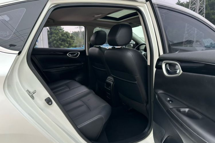 日产 轩逸 2019款 1.6XV CVT智联尊享版 国VI中控内饰7006