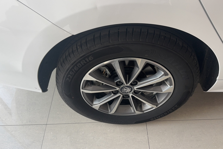 比亚迪 秦PLUS 2024款 荣耀版 DM-i 55KM领先型局部细节9007