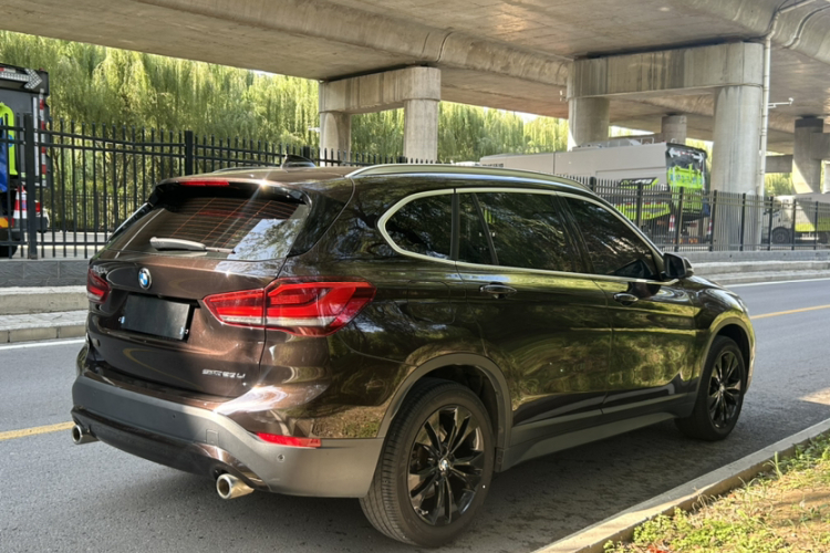 宝马X1 2020款 sDrive20Li 时尚型车身外观6005