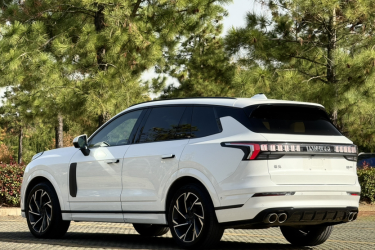 领克09 2021款 2.0T Halo 六座车身外观6002