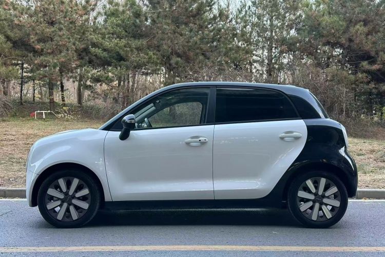 欧拉黑猫 2021款 351km 豪华型车身外观6004