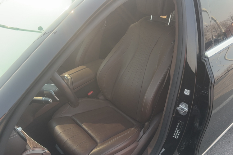 奔驰E级 2022款 E 260 L中控内饰7002