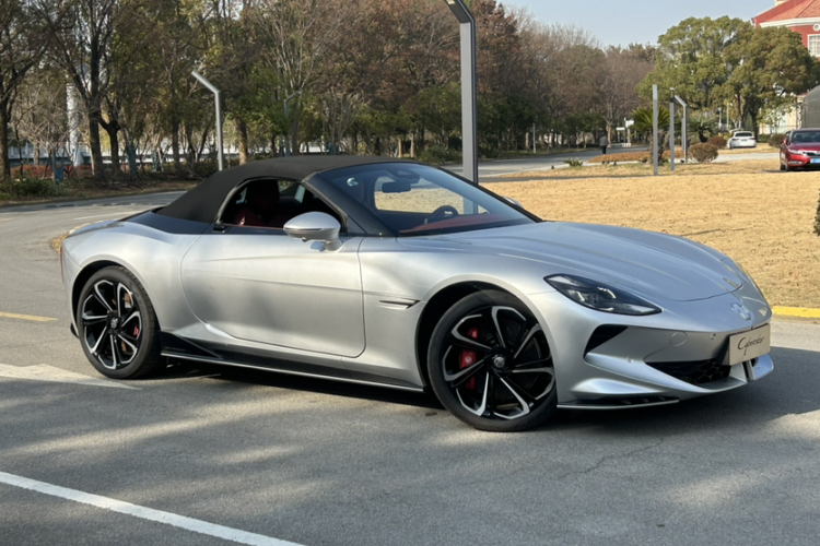 名爵 MG Cyberster 2024款 520km 传奇四驱版车身外观6004
