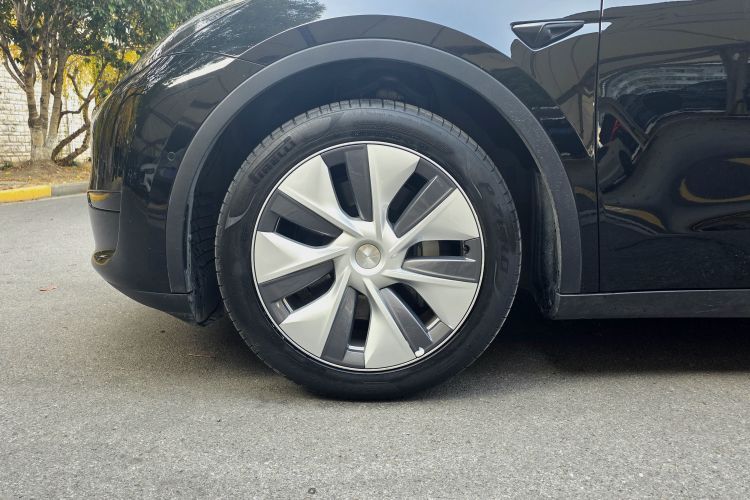 特斯拉 Model Y 2022款 改款 后轮驱动版局部细节9008