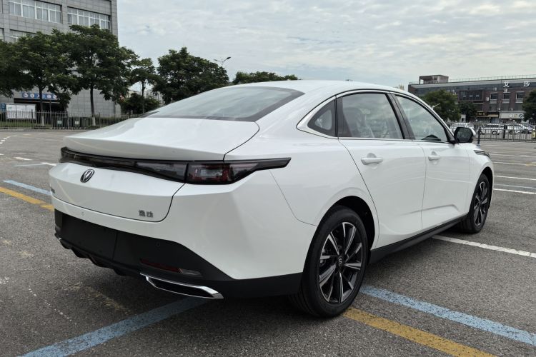 长安 逸动 2025款 蓝鲸 1.5T 500Bar尊贵型车身外观6004