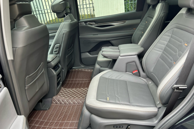 福特 2023款 锐界L 2.0T EcoBoost E混动四驱七座至尊型中控内饰7004