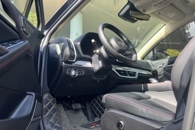 比亚迪 唐新能源 2019款 DM 2.0T 全时四驱智联创领型 7座 国VI局部细节9009