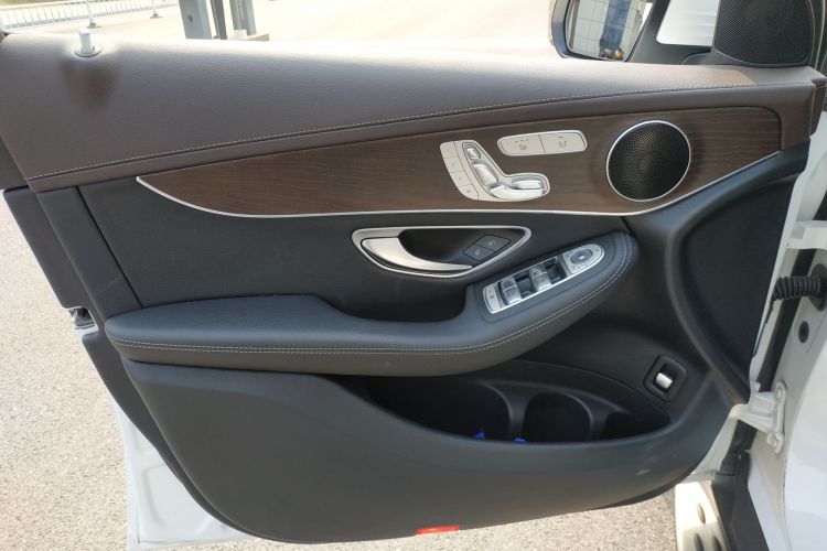 奔驰GLC 2021款 GLC 260 L 4MATIC 豪华型局部细节9004